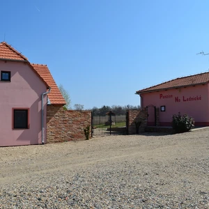 Ubytovací zařízení s vinotékou Hlohovec 1