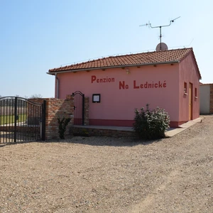 Ubytovací zařízení s vinotékou Hlohovec 2