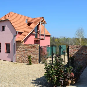 Ubytovací zařízení s vinotékou Hlohovec 3